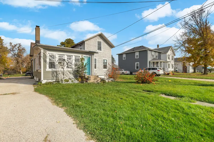 432 W Delavan Dr, Janesville, WI 53546 - #3