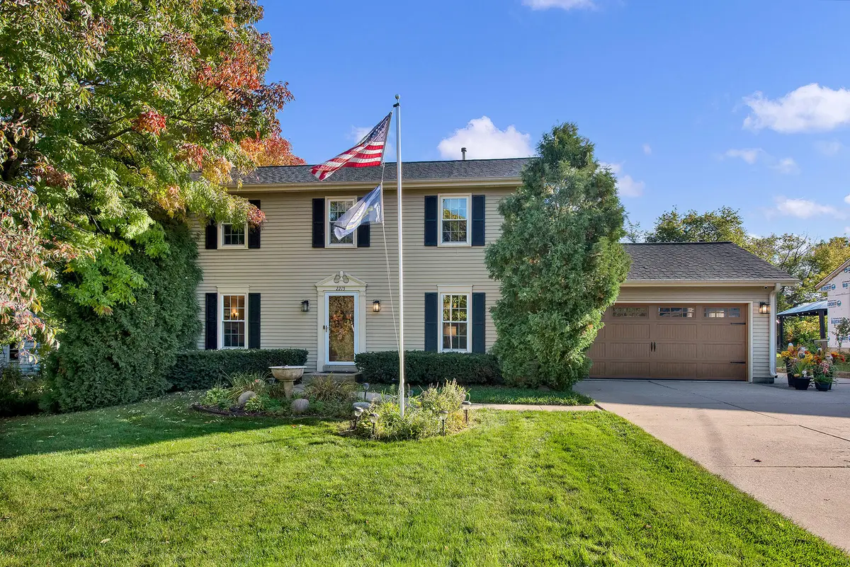 2215 W Mangold Ave, Milwaukee, WI 53221 - #1