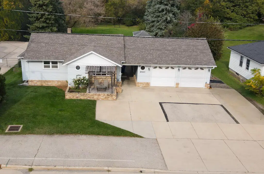 6420 60th St, Kenosha, WI 53144 - #1