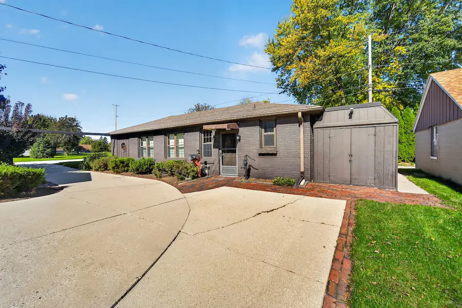 1740 Michigan Ave, South Milwaukee, WI 53172 - #2