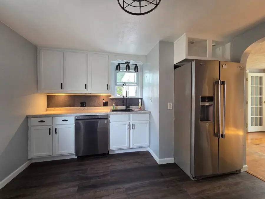 421 Whitney St, Kaukauna, WI 54130 - #3