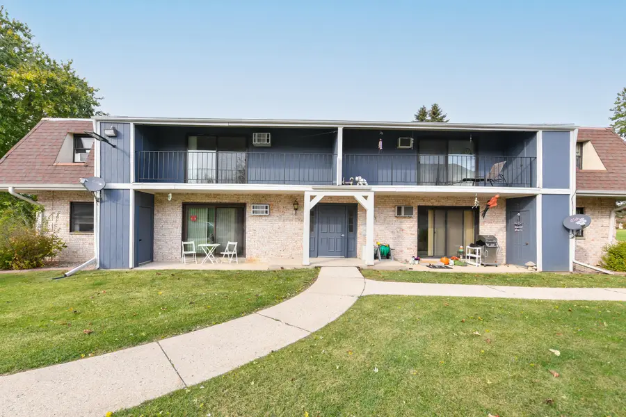 3215 W Mangold Ave, Greenfield, WI 53221 - #2