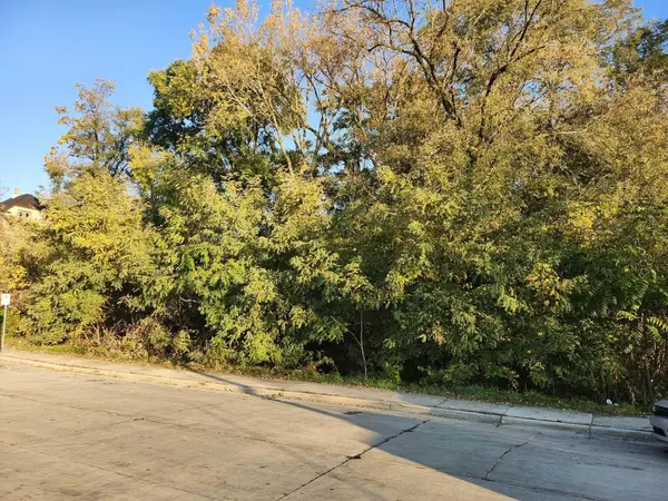 1442 Riverview Ter, Racine, WI 53404
