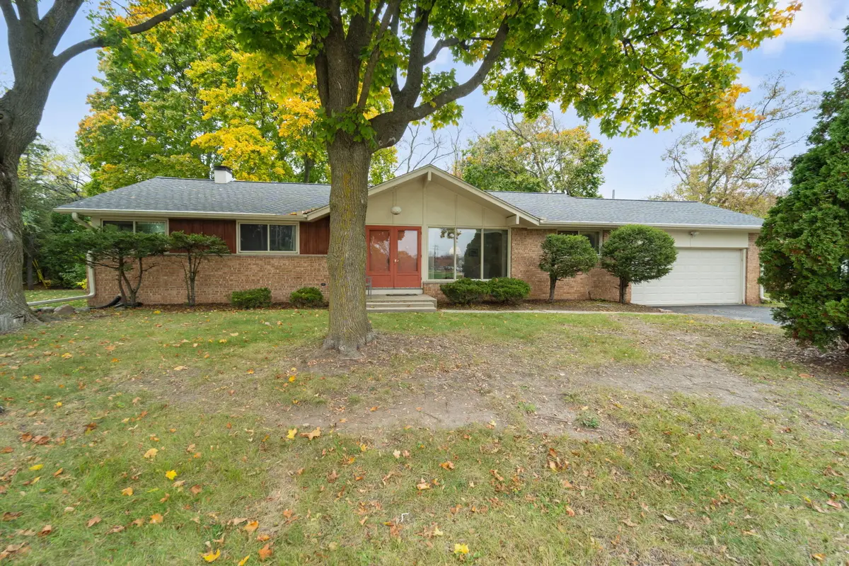 1934 W Edward Ln, Glendale, WI 53209 - #1
