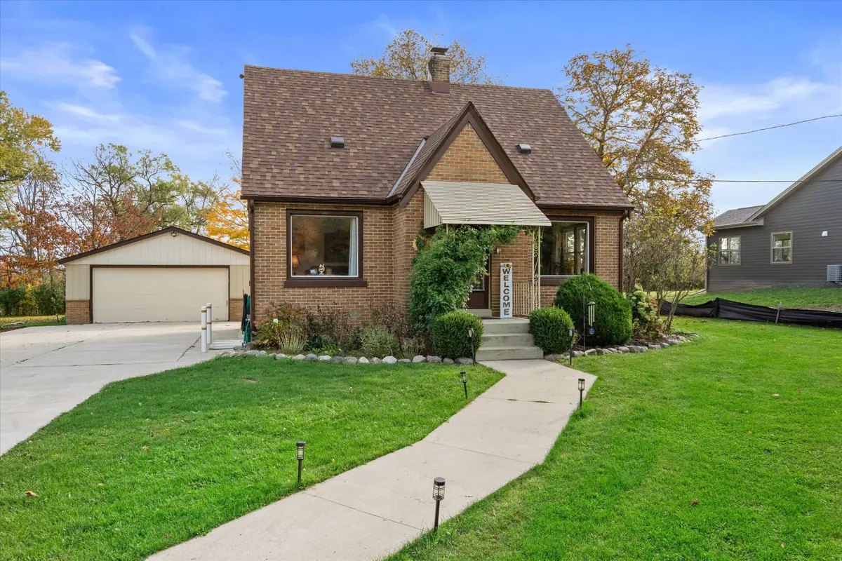 8060 S 20th St, Oak Creek, WI 53154 - #1