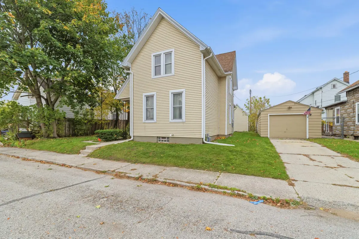 1624 Spruce Ct, Sheboygan, WI 53081 - #1