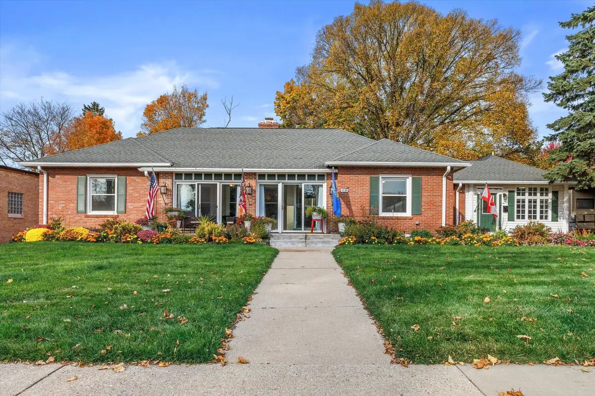 108 W Court St, Elkhorn, WI 53121 - #1