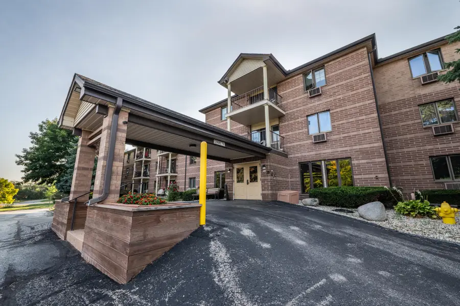 530 N Silverbrook Dr, West Bend, WI 53090 - #2