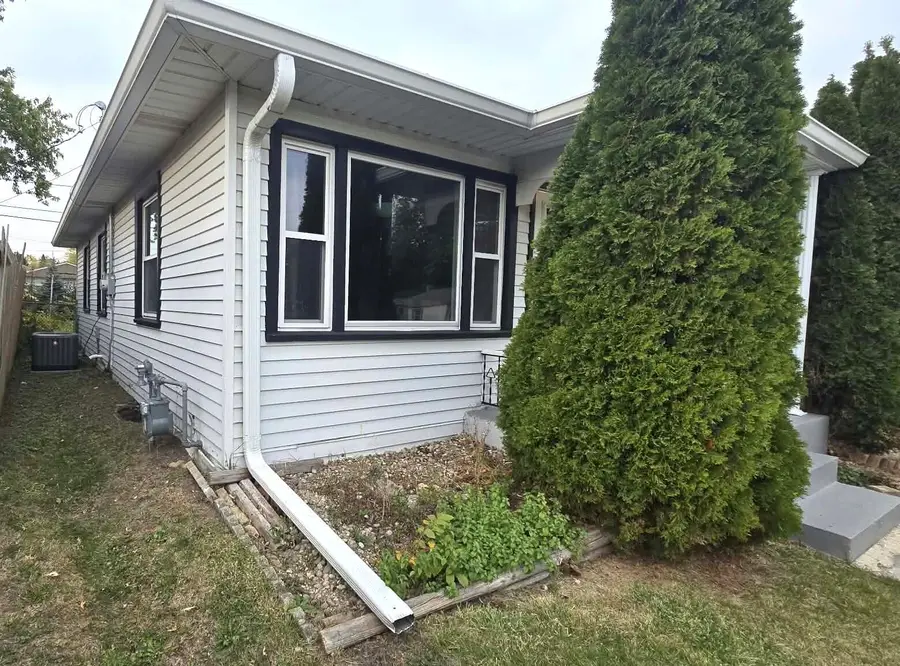 2526 Maple Grove Ave, Racine, WI 53404 - #2
