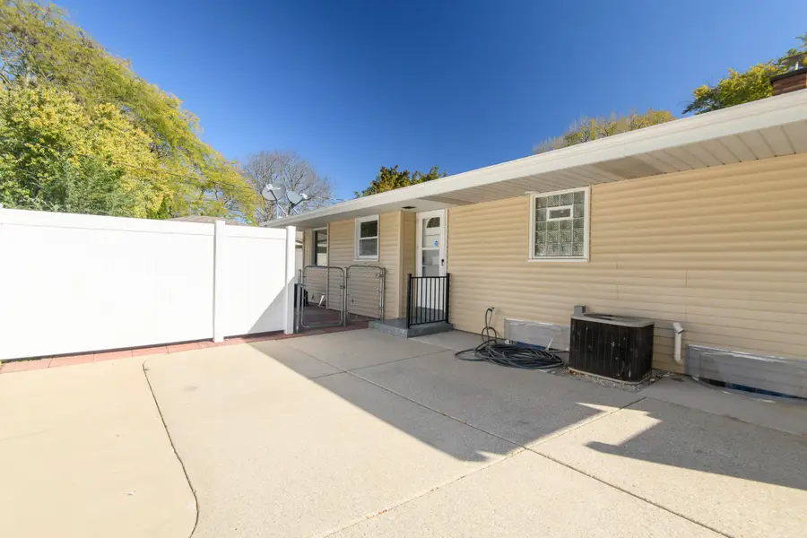 7823 53rd St St N, Milwaukee, WI 53223 - #3