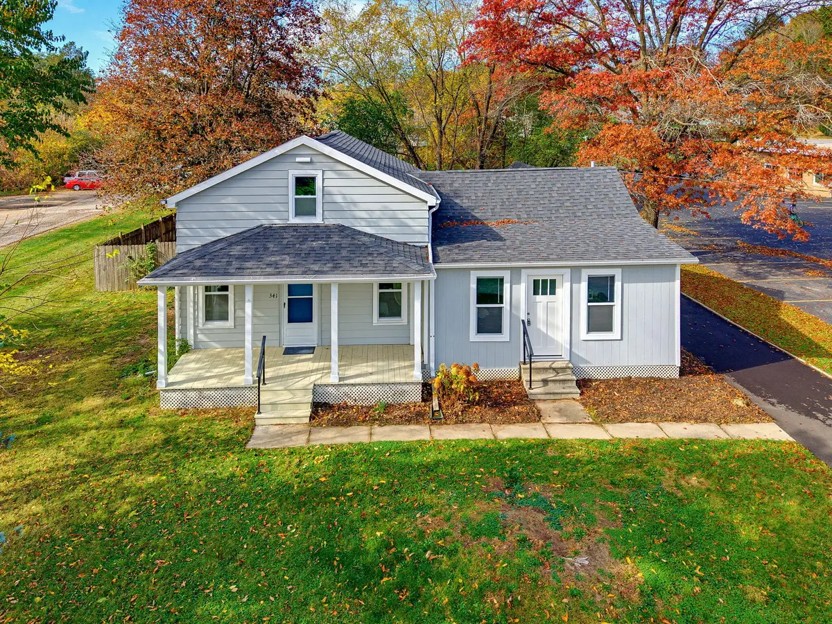 341 Zion St, Hartland, WI 53029 - #1