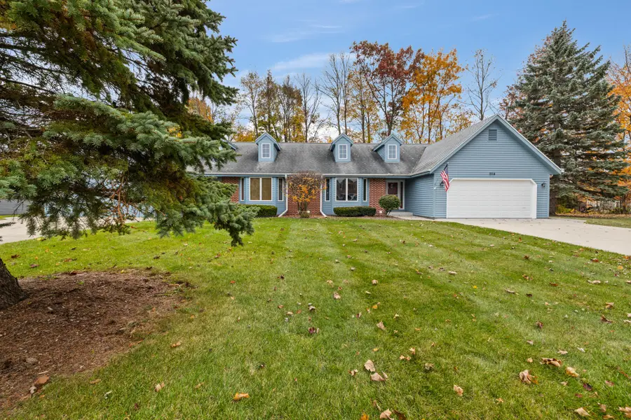 1514 Ridgewood Dr, West Bend, WI 53095 - #3