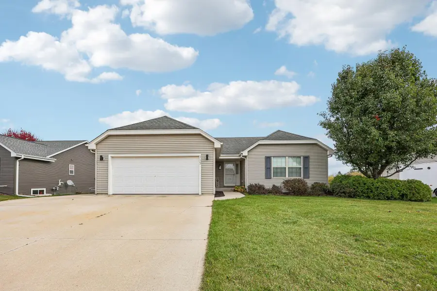 513 Parkview Dr, Johnson Creek, WI 53038 - #2