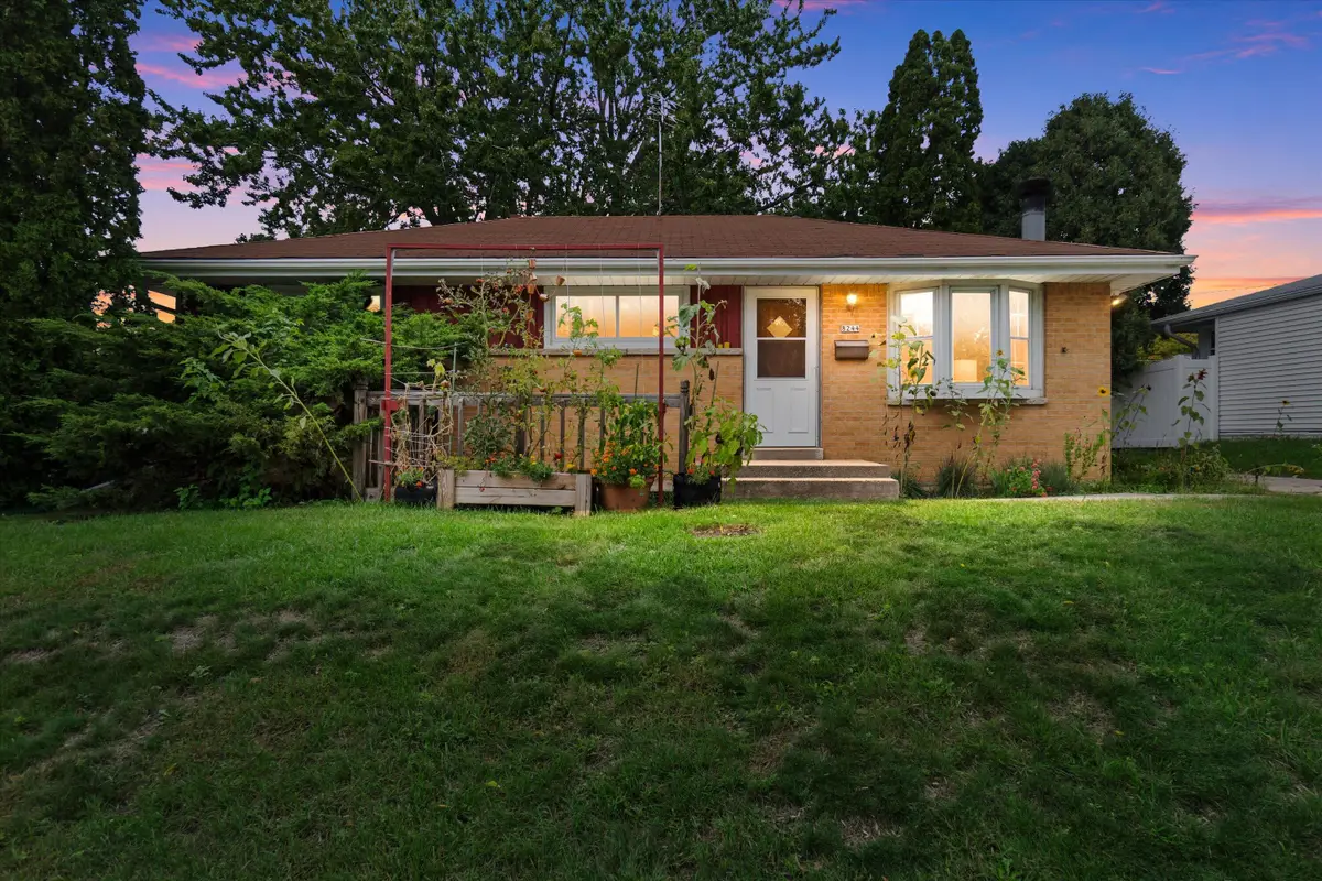 8244 W Acacia St, Milwaukee, WI 53223 - #1