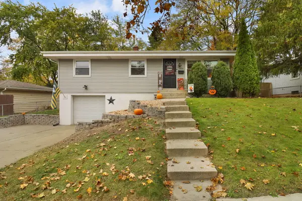 330 Debbie Dr, Waukesha, WI 53189
