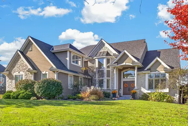 1187 Mary Hill Cir, Hartland, WI 53029