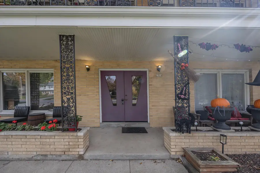 1314 N 116th St, Wauwatosa, WI 53226 - #2