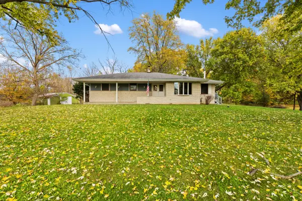 W244N4454 Swan Rd, Pewaukee, WI 53072