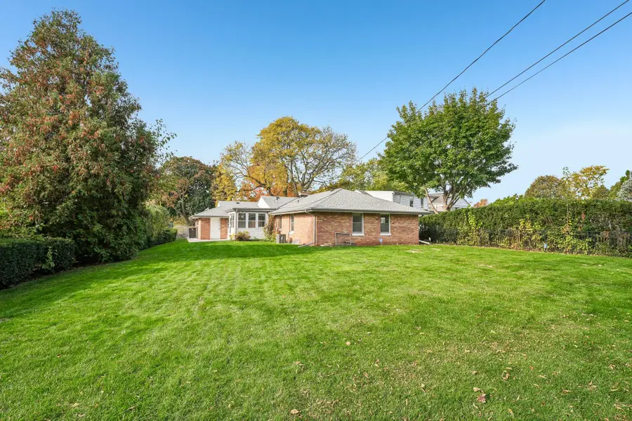 7824 Saint Anne Ct, Wauwatosa, WI 53213 - #3