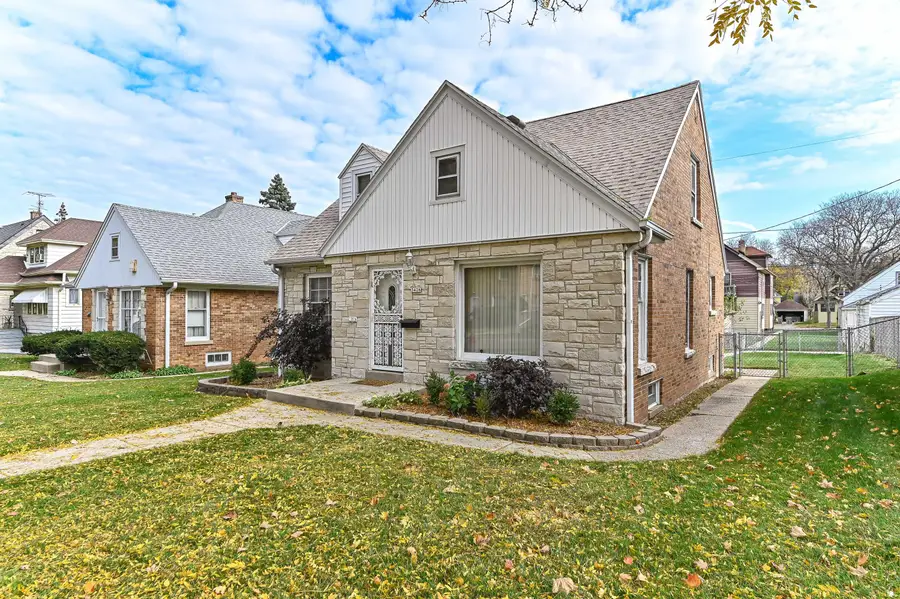 3426 N 41st St, Milwaukee, WI 53216 - #2