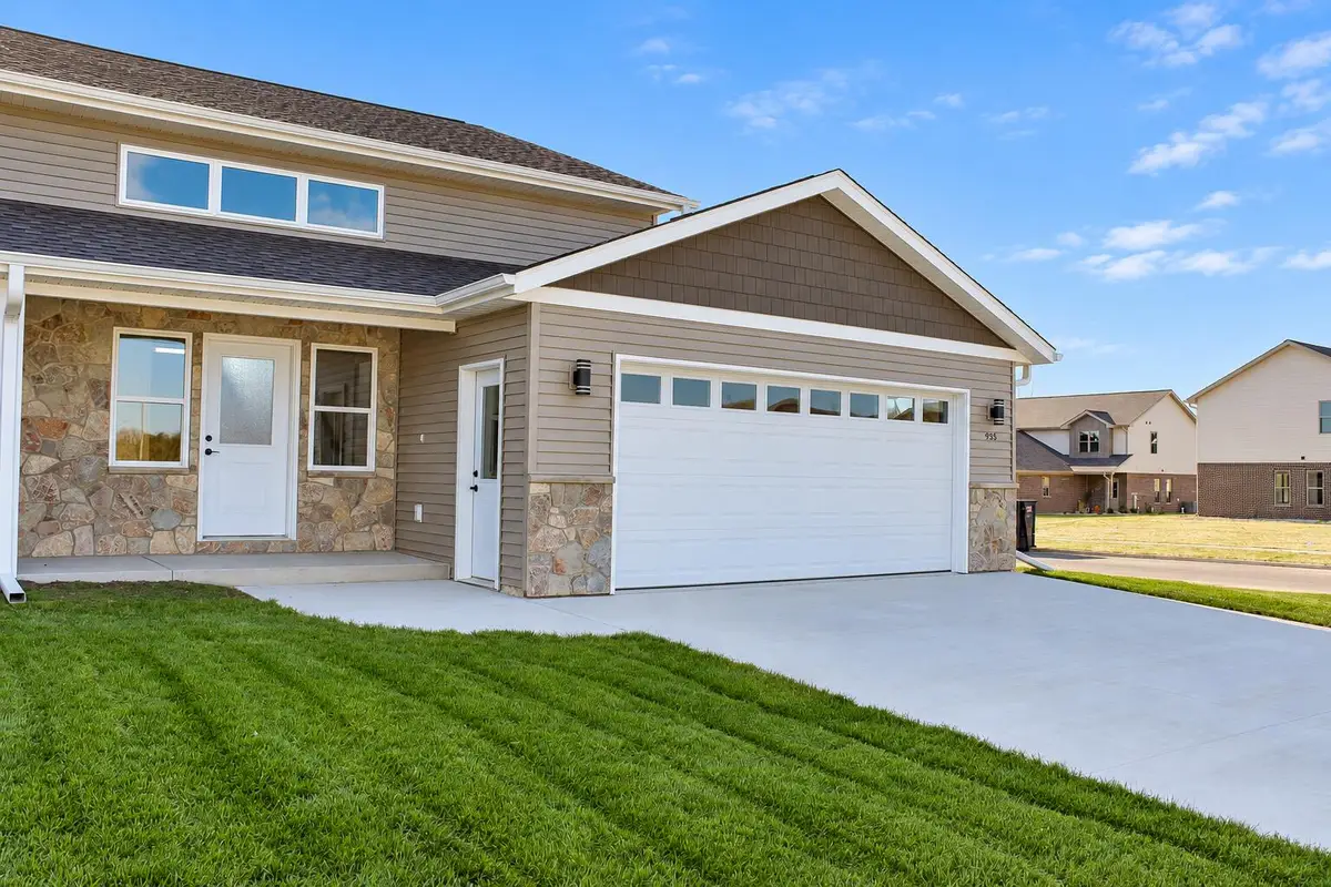 935 Drumlin Dr, Kewaskum, WI 53040 - #1