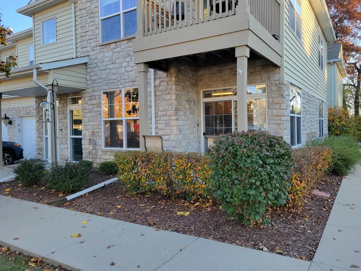N16W26443 Meadowgrass Cir, Pewaukee, WI 53072 - #1