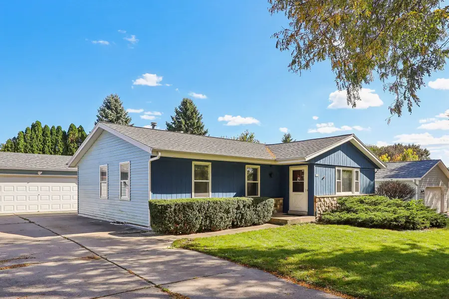 1425 Erin Ln, Waukesha, WI 53188 - #2