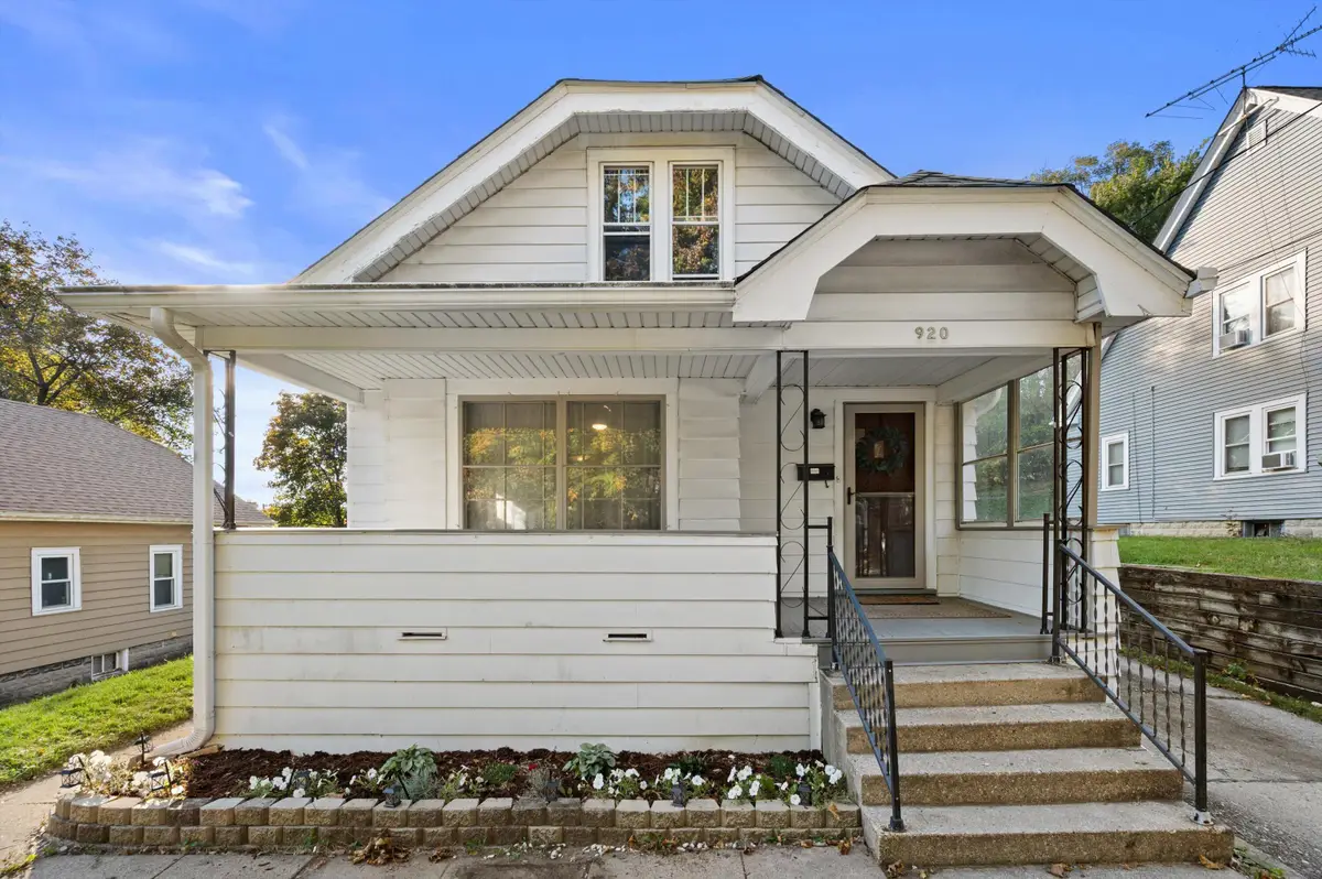 920 Aurora St, Waukesha, WI 53186 - #1