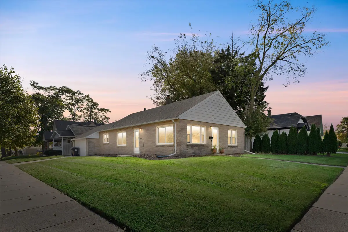 4001 Olive St, Racine, WI 53405 - #1