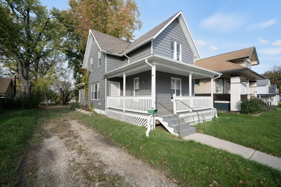163 N Main St, Dousman, WI 53118 - #2