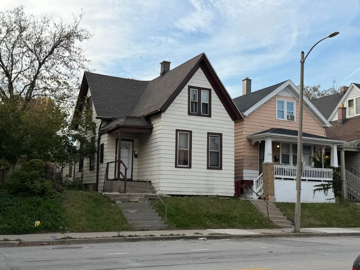 3011 N Holton St, Milwaukee, WI 53212 - #1