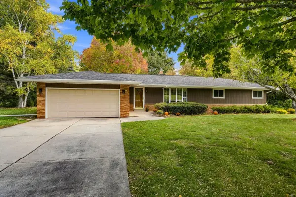 10034 N Grasslyn Rd, Mequon, WI 53092