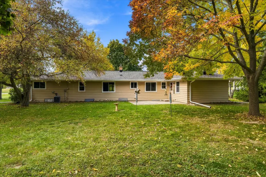 10034 N Grasslyn Rd, Mequon, WI 53092 - #2