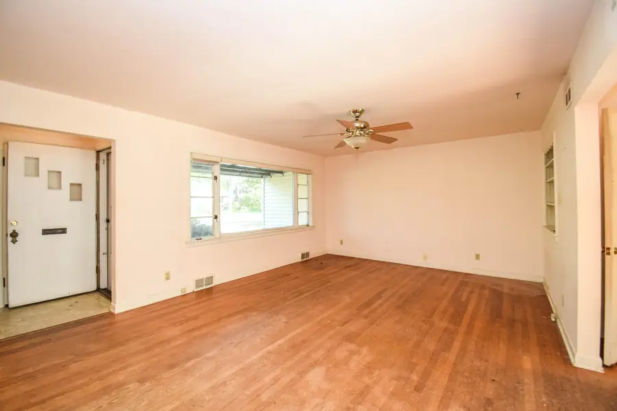9315 Jackson Park Blvd, Wauwatosa, WI 53226 - #2
