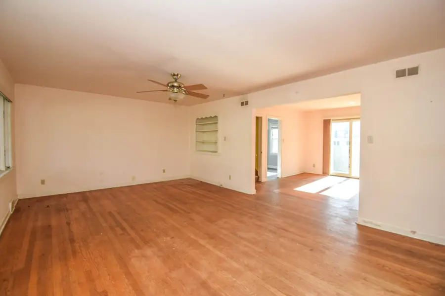 9315 Jackson Park Blvd, Wauwatosa, WI 53226 - #3