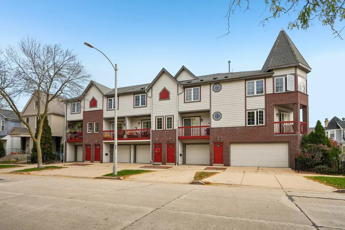 1510 N Humboldt Ave, Milwaukee, WI 53202 - #1