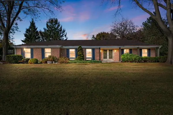 N54W21560 Logan Dr, Menomonee Falls, WI 53051