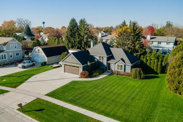 W204N17261 Jackson Dr, Jackson, WI 53037