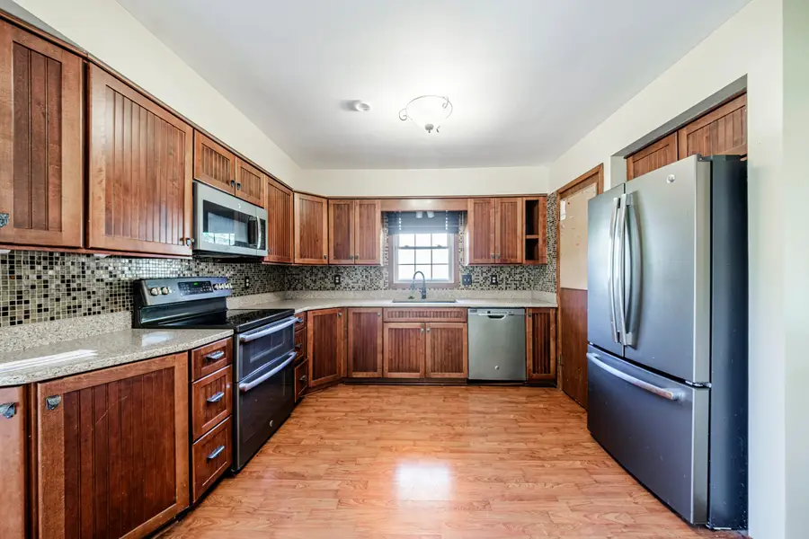 1102 Fairlane Ct, Waukesha, WI 53188 - #2