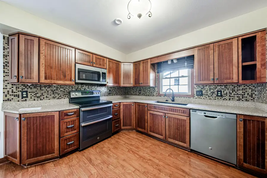 1102 Fairlane Ct, Waukesha, WI 53188 - #3