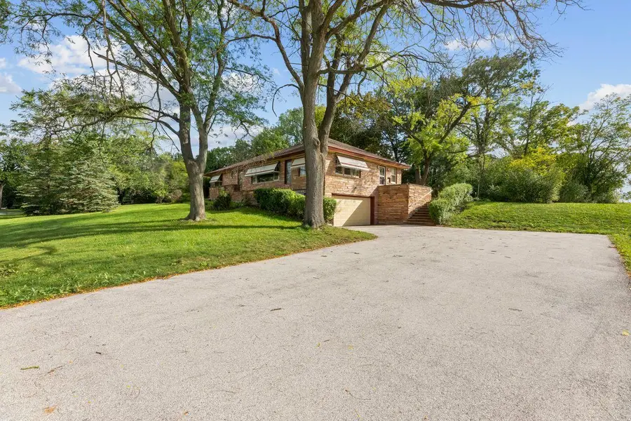 2300 Kevenauer Dr, Brookfield, WI 53005 - #3