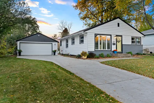 1302 N Bel Ayr Dr, Waukesha, WI 53188