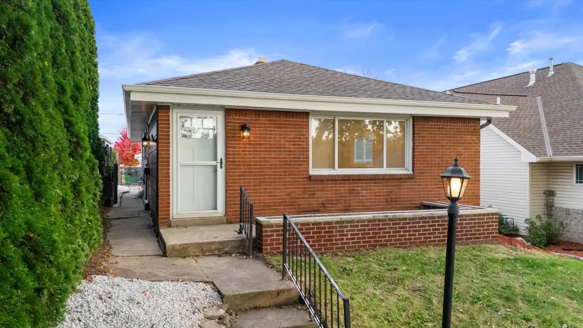 1020 Carrington Ave, South Milwaukee, WI 53172 - #1