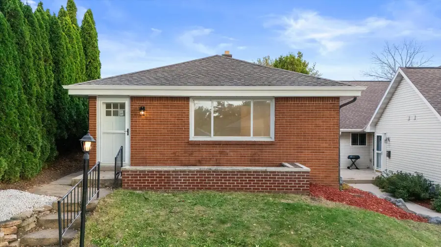 1020 Carrington Ave, South Milwaukee, WI 53172 - #2