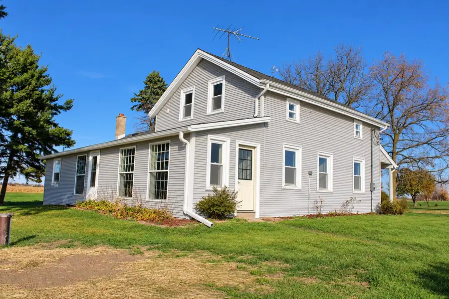 5450 Beechnut Dr, Wayne, WI 53040 - #2