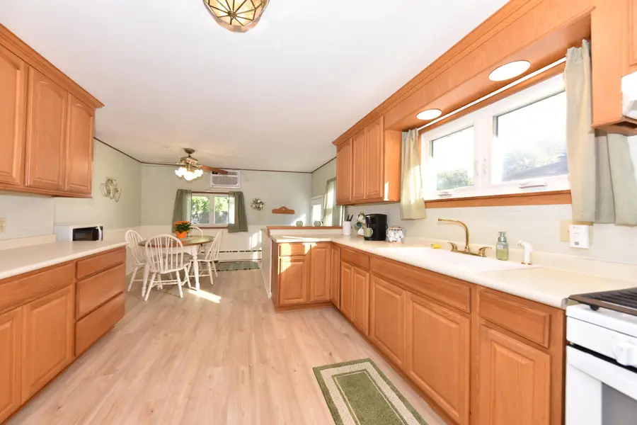 328 W Roberta Ave, Waukesha, WI 53186 - #2