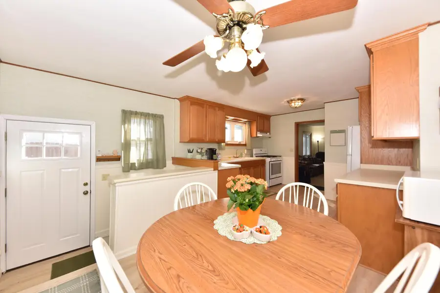 328 W Roberta Ave, Waukesha, WI 53186 - #3