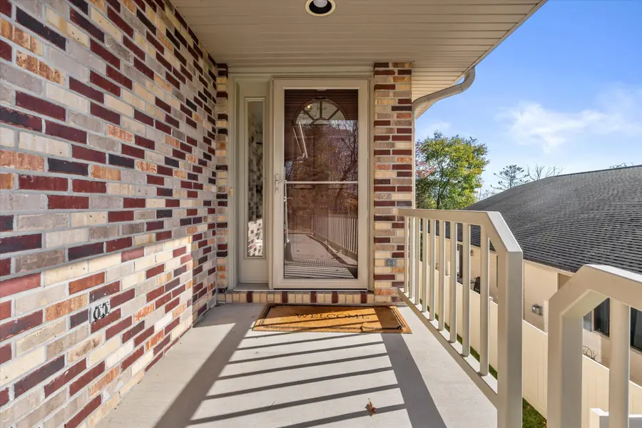 511 Marshall Ct, West Bend, WI 53090 - #2