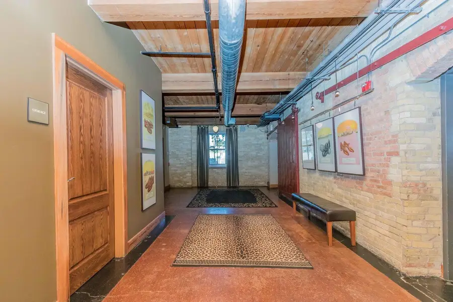 1818 N Water St, Milwaukee, WI 53202 - #2