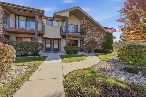 W176N9732 Riversbend Cir, Germantown, WI 53022